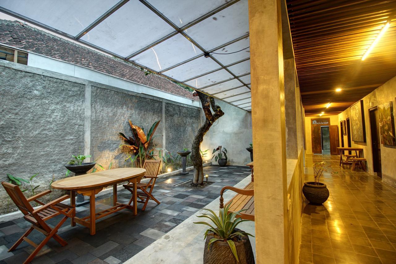 Watu Agung Guest House Magelang Esterno foto